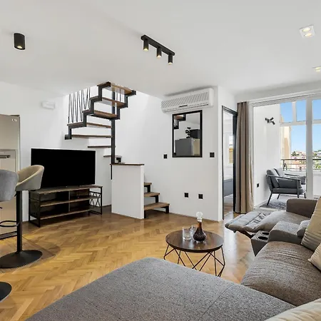 Sanja Center * Makarska