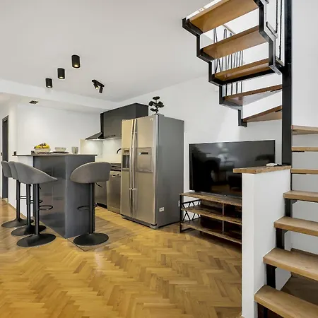 Sanja Center * Makarska