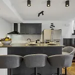 Apartment Sanja Center *