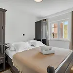 Sanja Center