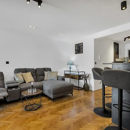 Sanja Center Apartman *