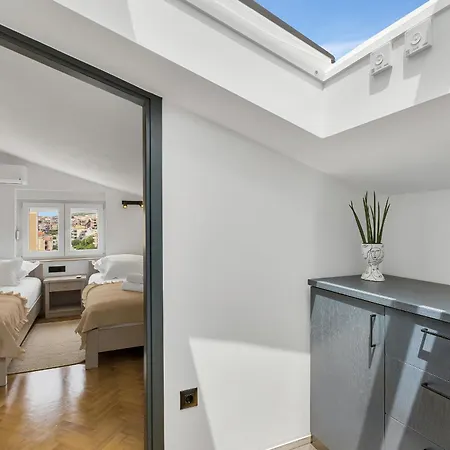 Sanja Center * Makarska