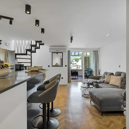 Sanja Center Makarska