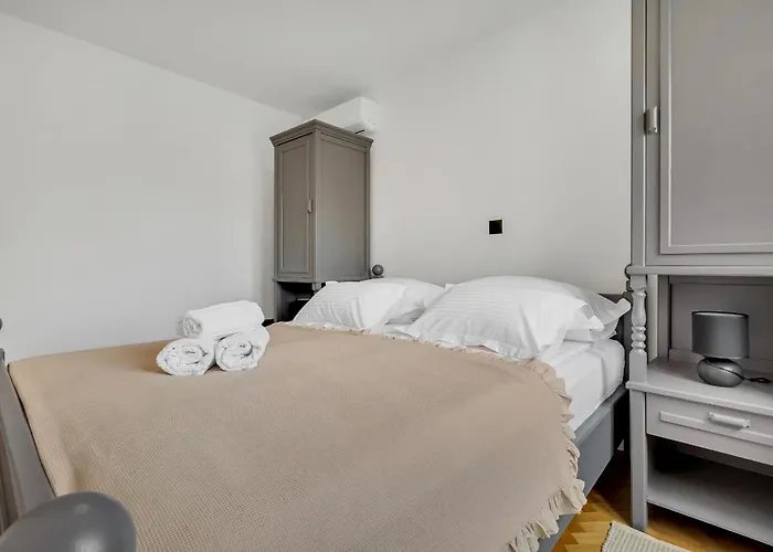 Sanja Center * Макарська