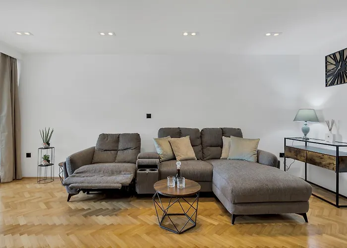 Sanja Center Апартаменти *