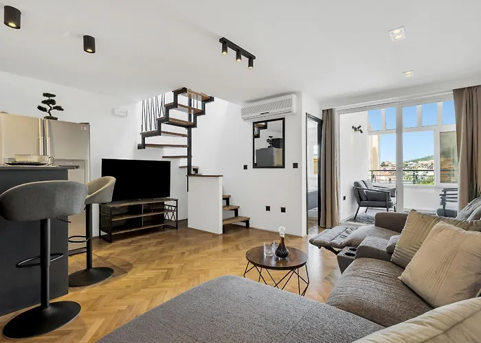 Sanja Center * Макарська