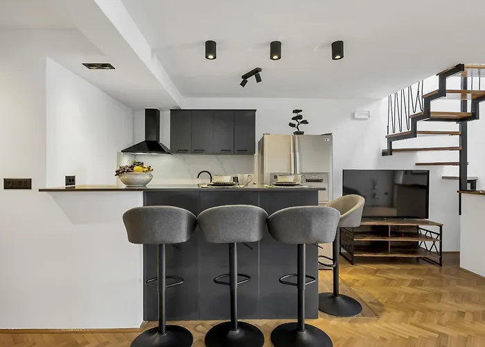 Sanja Center Макарська