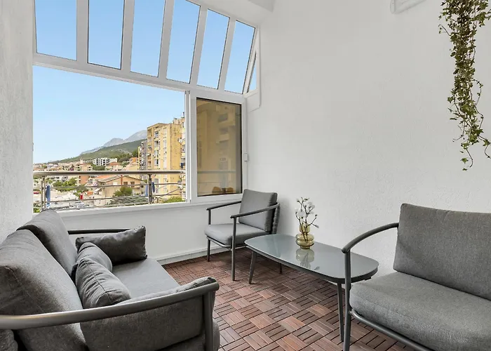 Sanja Center Макарська