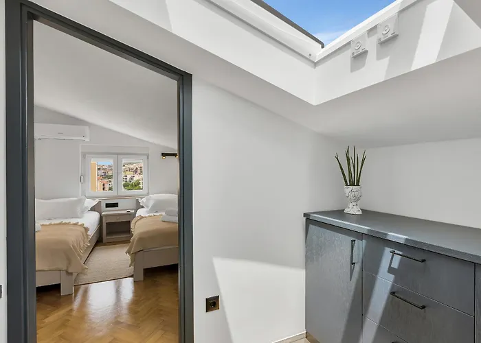 Sanja Center * Макарська