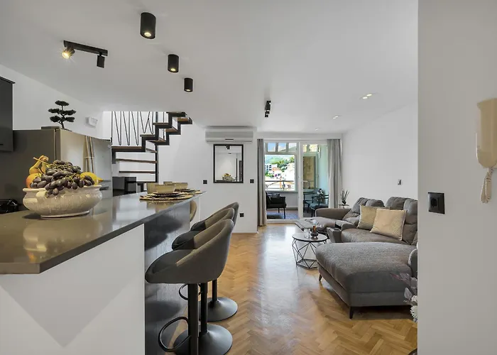 Sanja Center Makarska