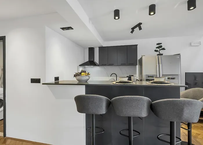 Sanja Center * Makarska