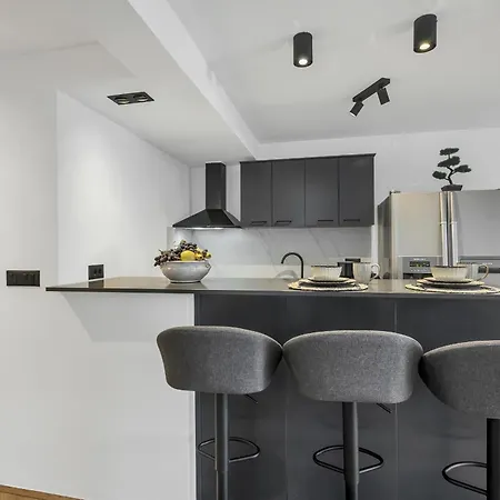 Sanja Center * Макарска